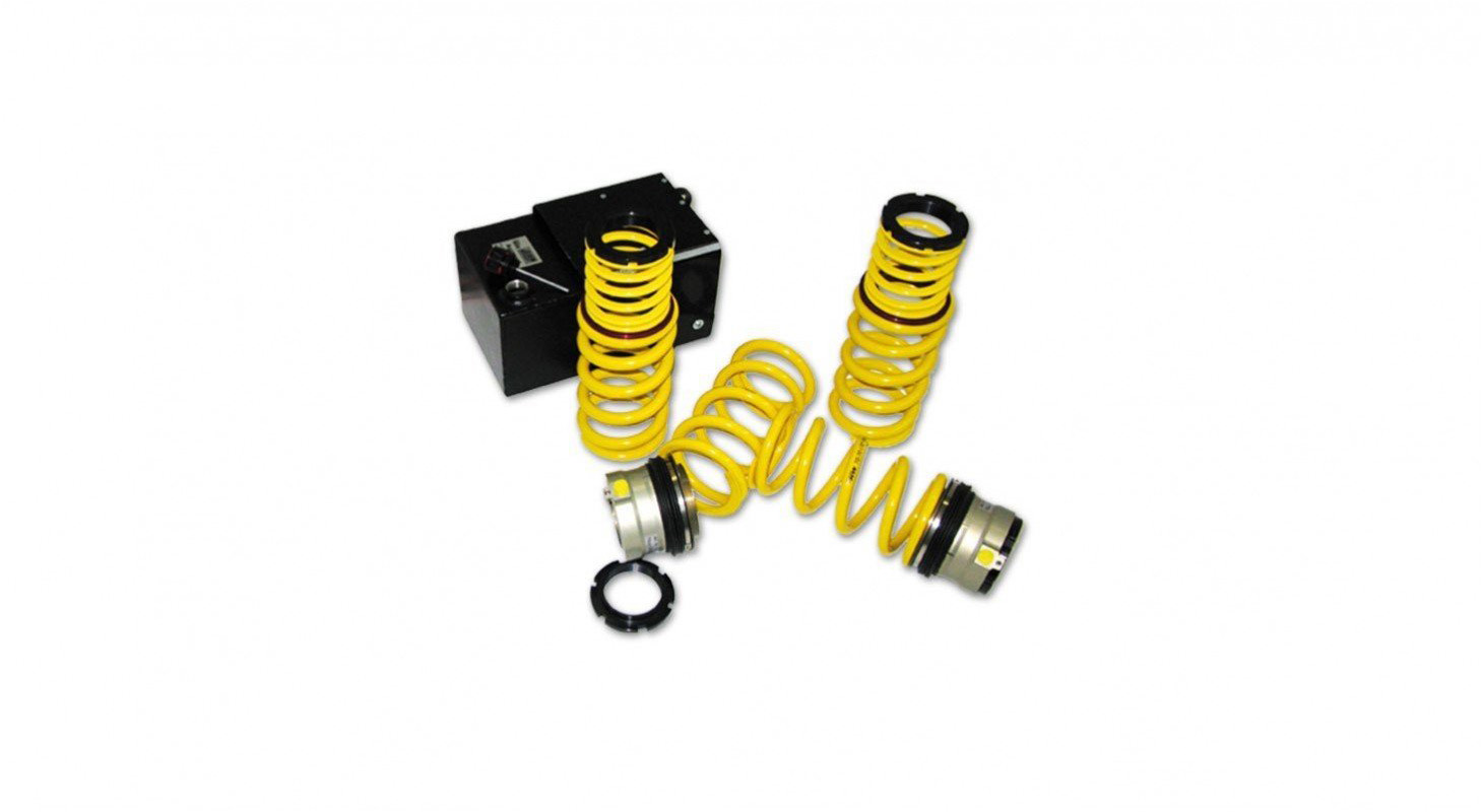 Hydraulic adjustment in combination with suspension springs